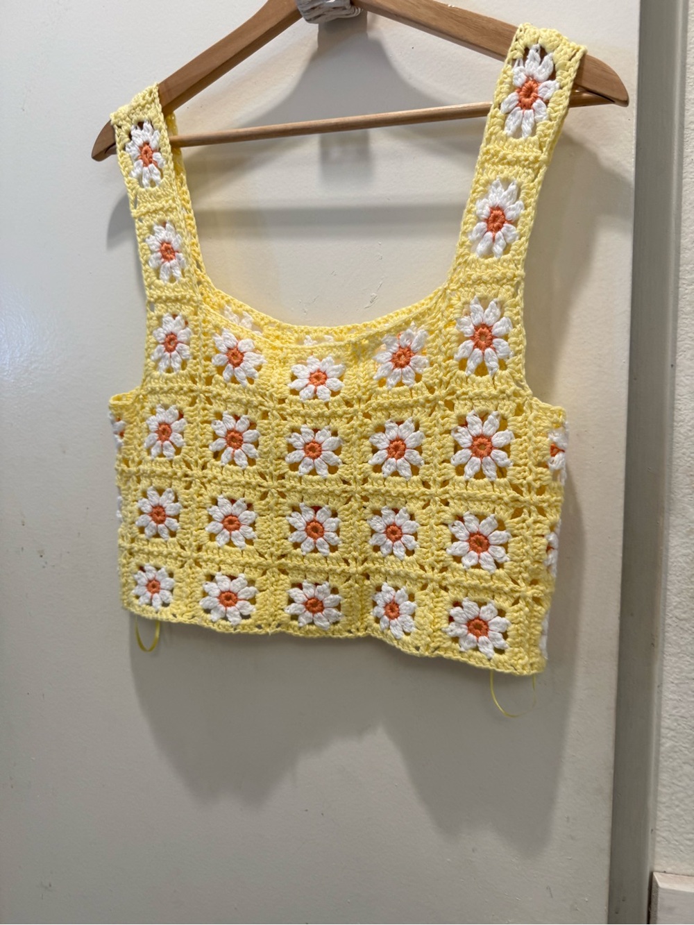New Altar’s State Yellow Crocheted Daisy Crop Tank Top small - Picture 2 of 10